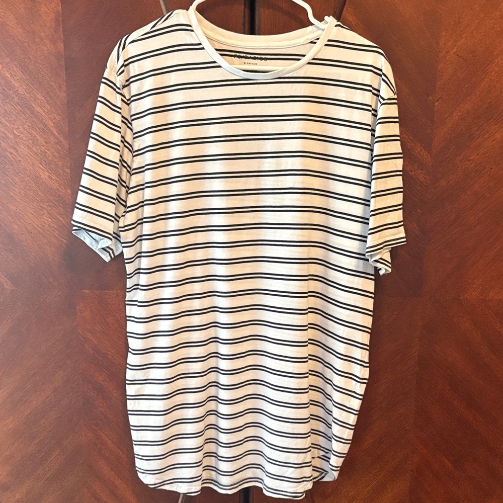 Men's White and Black Striped Crew Neck Shirt